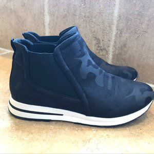 Ladies Me Too Black Camo Pull On Sneaker Bootie Size 7M
